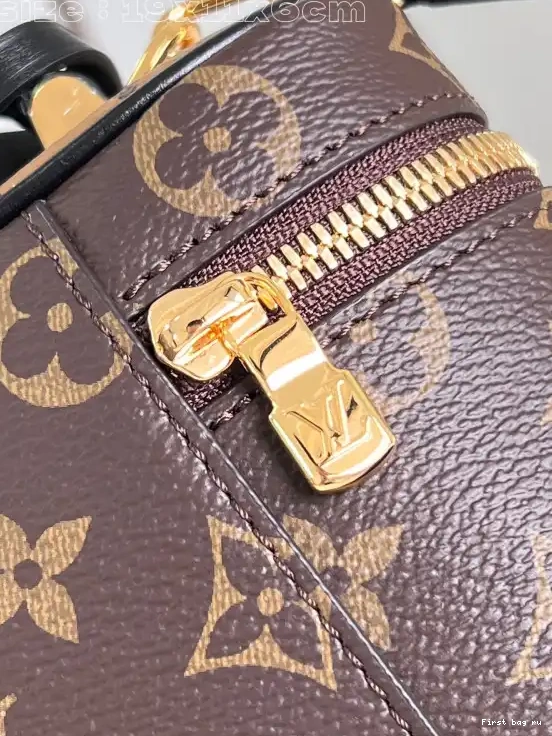 First bag ru Chain x Vanity VUITTON 11.5 Pouch-19 6.5 CM x LOUIS 0429